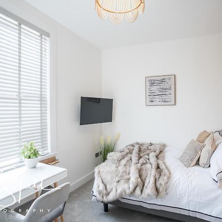 Boutique Nights Aparthotel WTA-toernooi van WTA-toernooi van Eastbourne Buitenkant foto